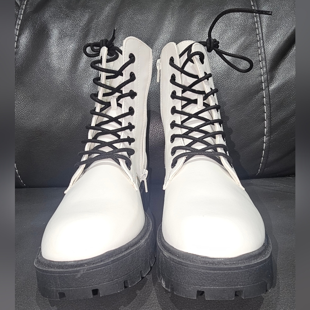 Brand New White Winter Boots • Customization Available 🎨 - Picture 2 of 6